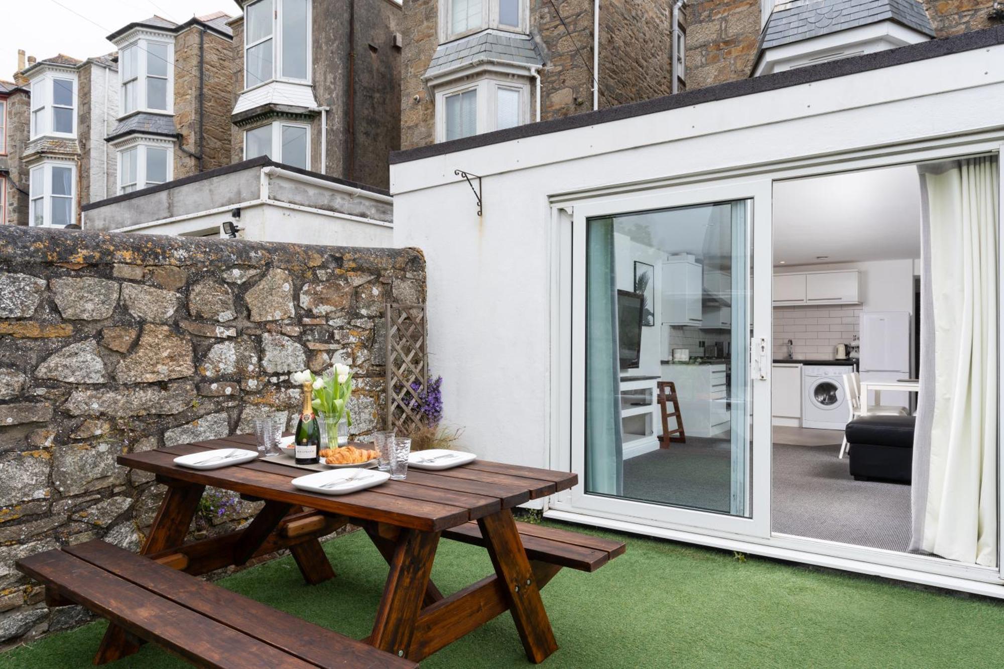 Modern Garden Apartment In A Large Victorian House Penzance Extérieur photo